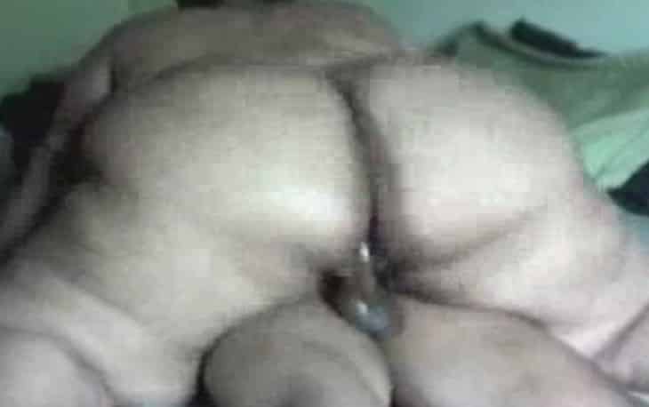 una incredibile cicciona di 180 chili si fa scopare dal suo giovane amante e si fa fare ogni genere di porcate