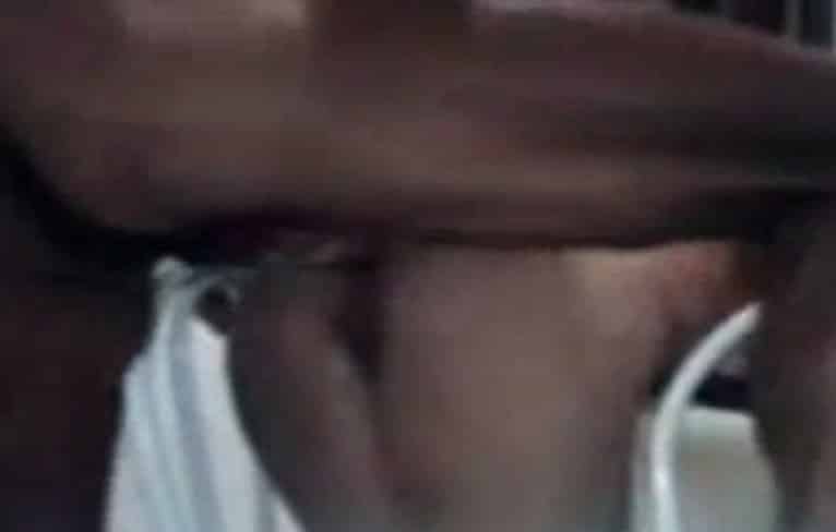 filmino porno amatoriale con una giovane sorella in calore che si fa spaccare il culo a pecorina dal fratellone