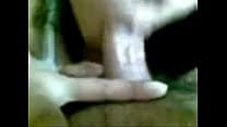 Una meravigliosa pompinara giovane dalle grosse tette e dalla bocca grande e vogliosa registra un video mentre sbocchina un cazzo