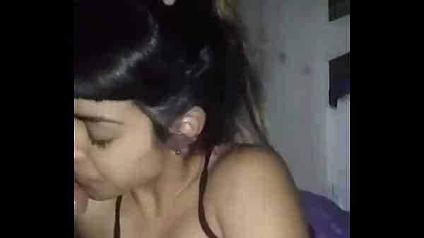Una botta e via è ciò che serve per iniziare bene la mattinata: giovane coppia presa da un fuoco mattutino fa una sveltina e lui riesce a sborrare in solid due minuti. Sarà brava lei? O lui è argentino?
